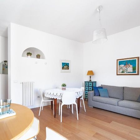 Casa Flo Con Terrazza E Ascensore Салерно Екстериор снимка