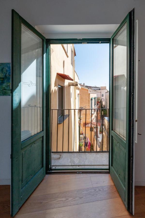 Casa Flo Con Terrazza E Ascensore Салерно Екстериор снимка